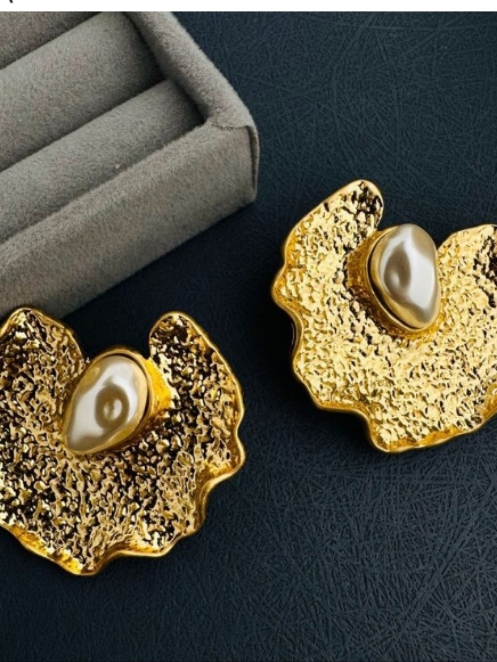 oscar De La Renta Pearl Earrings